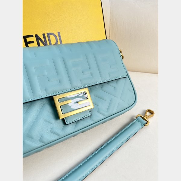 7 Star fendi Iconic Baguette Medium bag 211