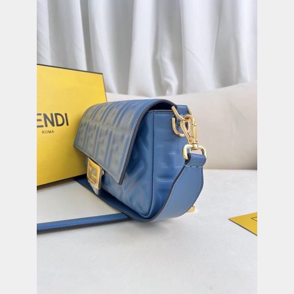 7 Star fendi Iconic Baguette Medium bag 211